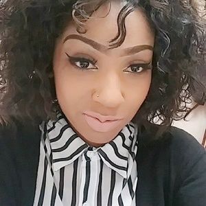 Meet your Posher, Deandra